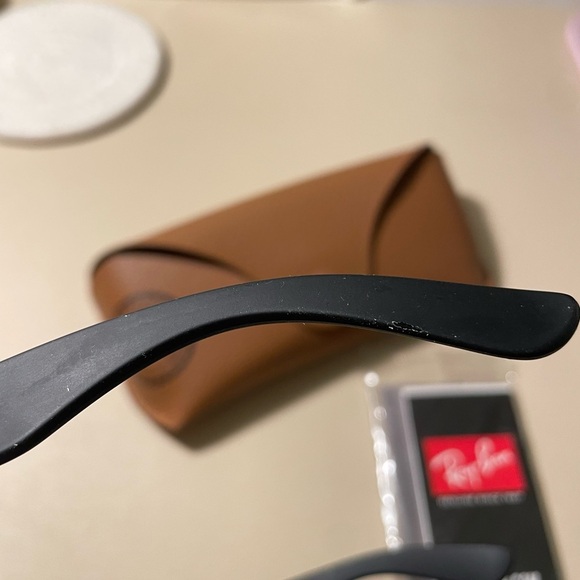 Authentic Black Ray Bans with case - Picture 7 of 8